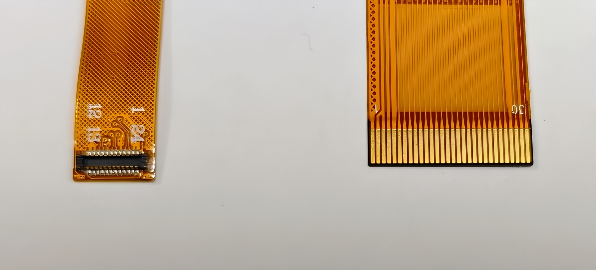 Adakah lebih baik menggunakan penyambung B TO B atau palam jari emas untuk kabel paparan fleksibel?