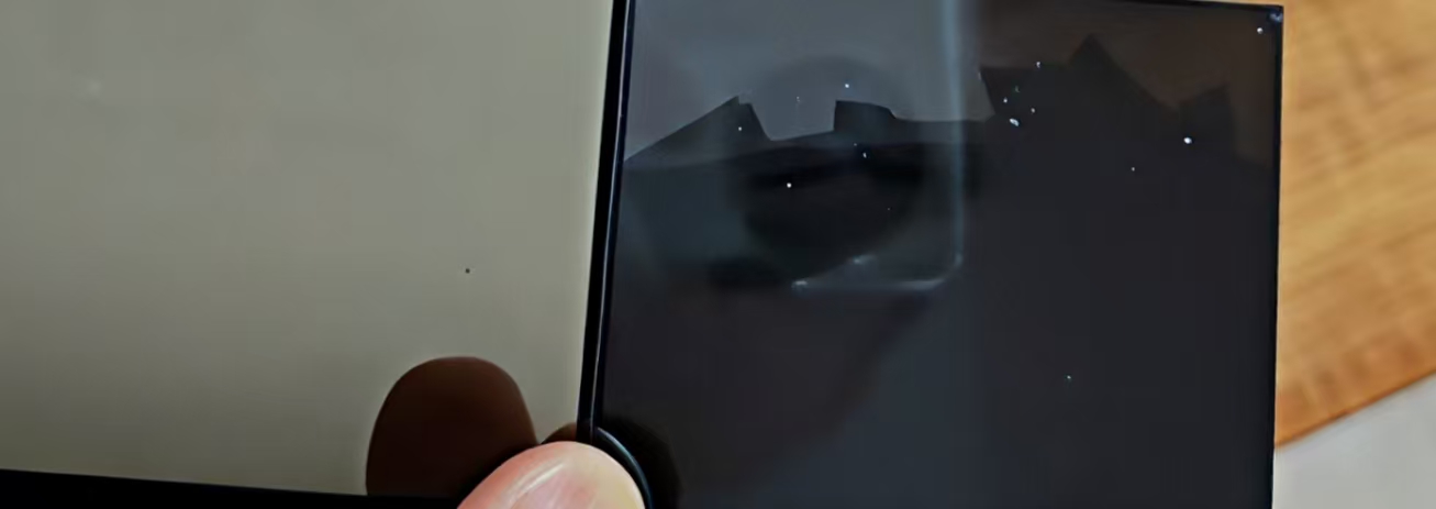 Perbezaan Transmitansi Antara Kaca LCD TN dan IPS