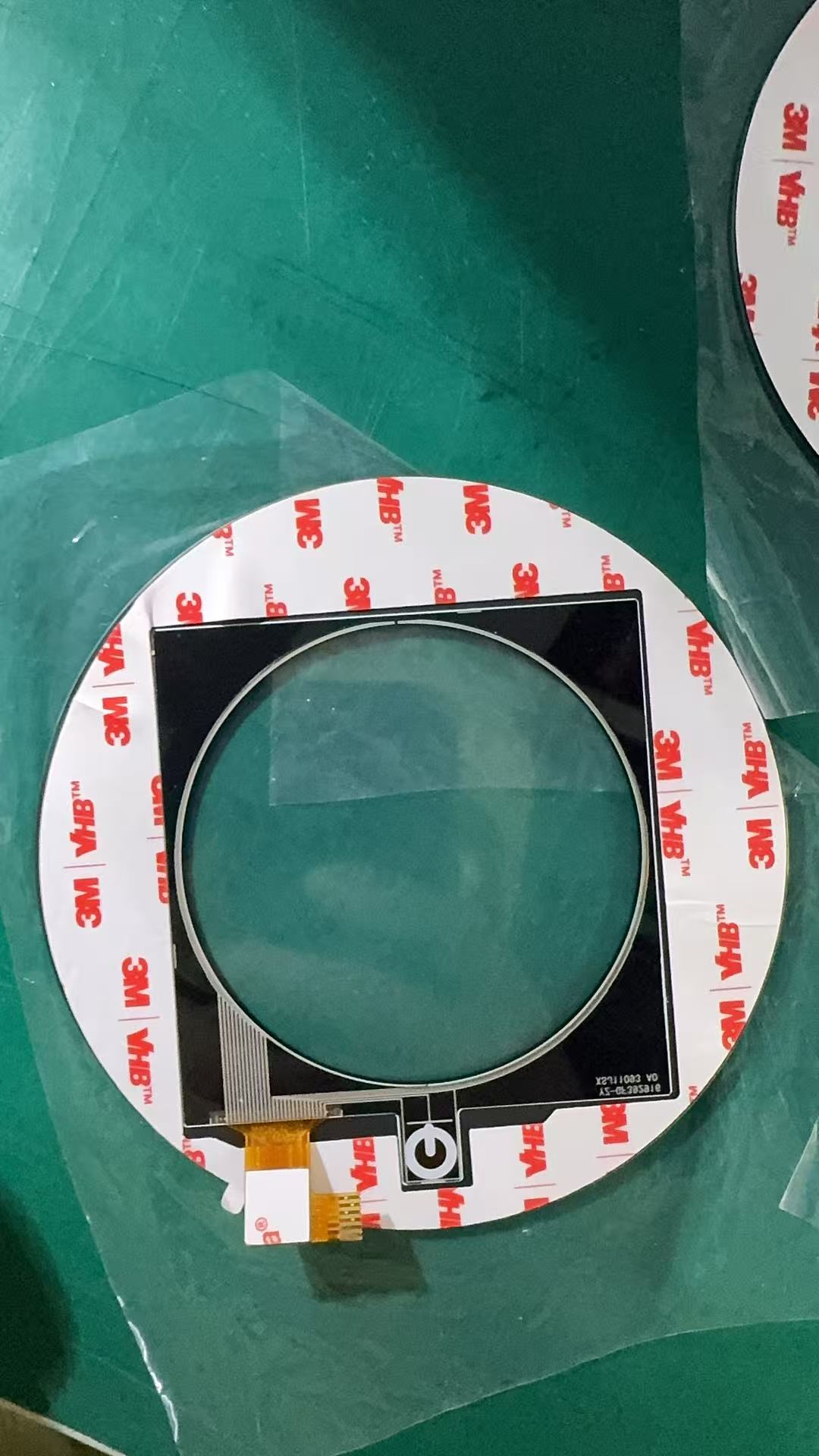 Kelebihan Menggunakan Pita Dua Sisi VHB untuk Panel Penutup Skrin Sentuh