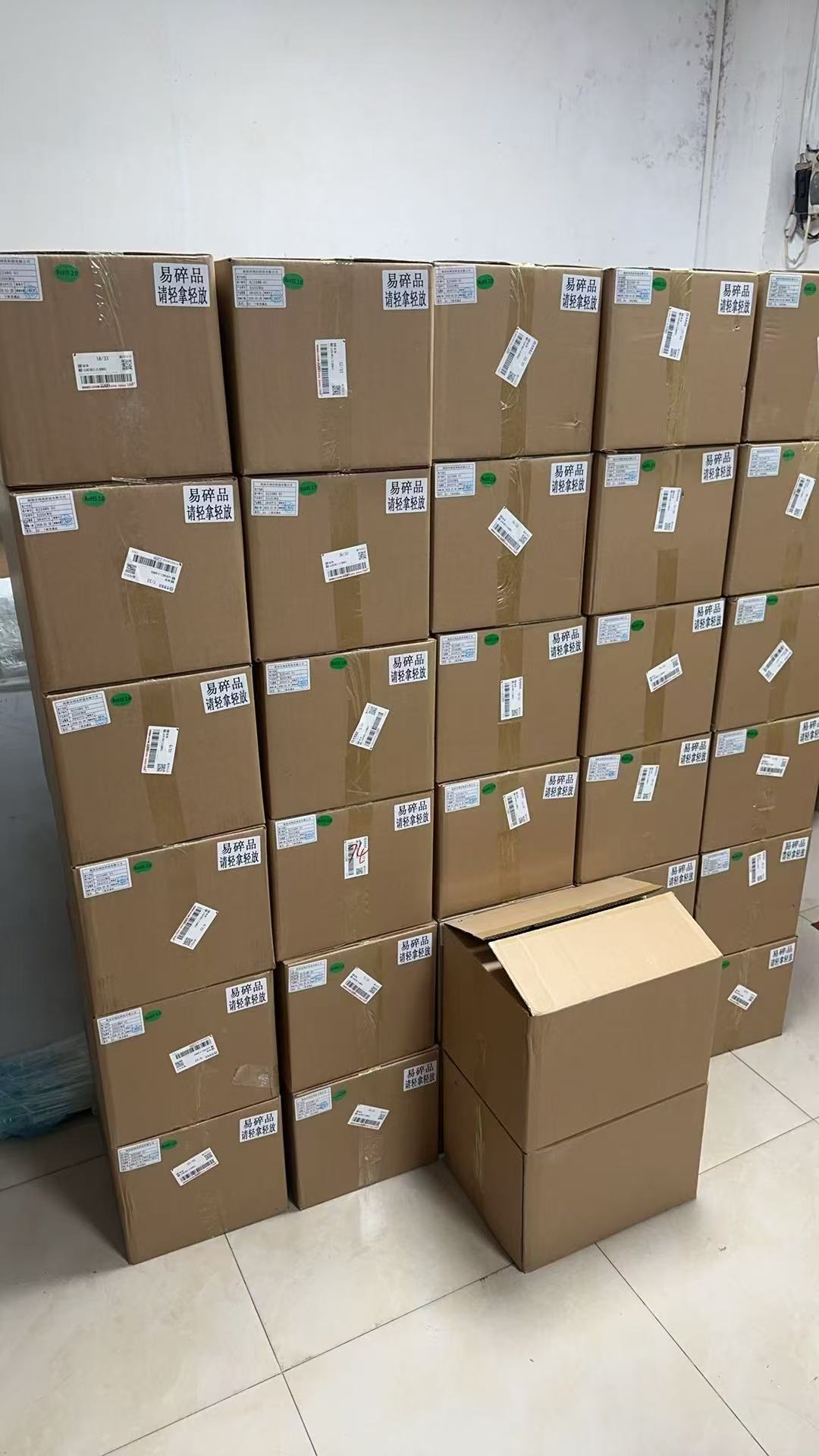 20,000 skrin LCD 3.5 inci dihantar kepada pelanggan Singapura tepat pada masanya.